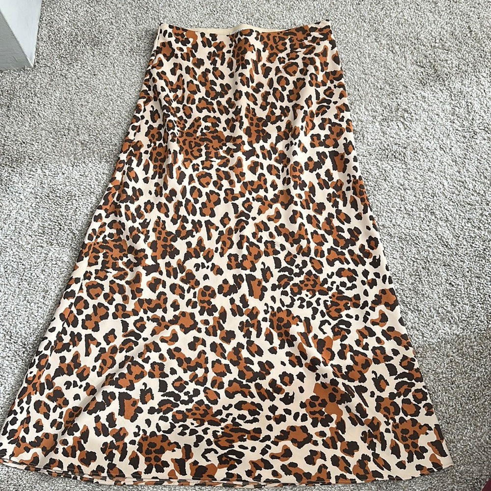 Aritzia Babaton cheetah midi skirt
